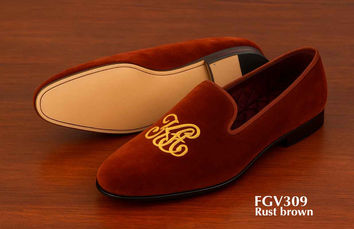 FGV309-aangepaste-initialen-roestbruin-fluwelen-slippers