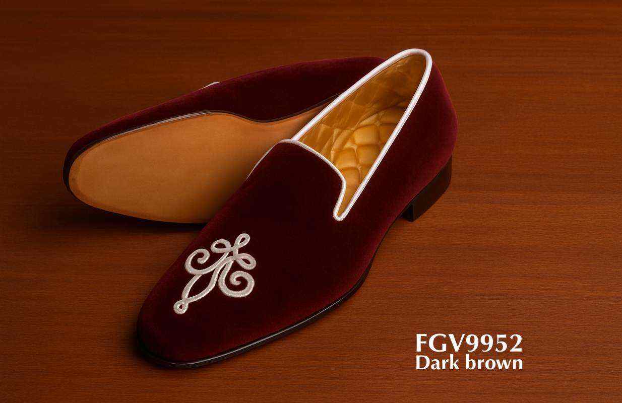 donkerbruine fluwelen slippers met monogram FGV9952