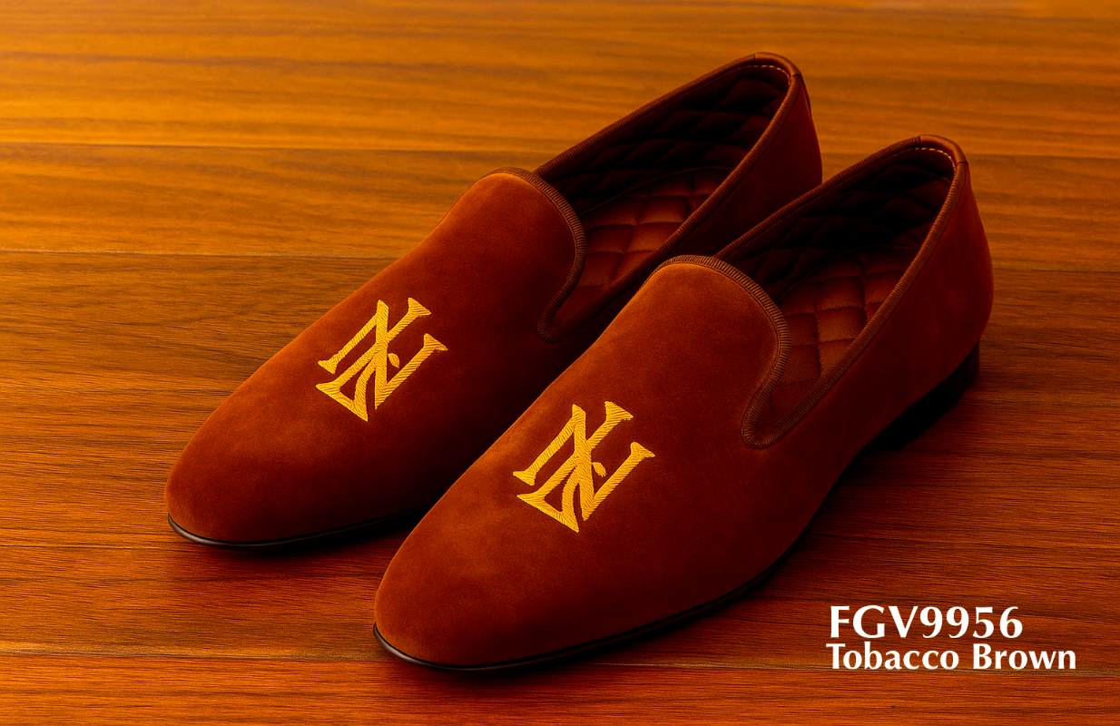 tabaksbruine fluwelen slippers met monogram FGV9956