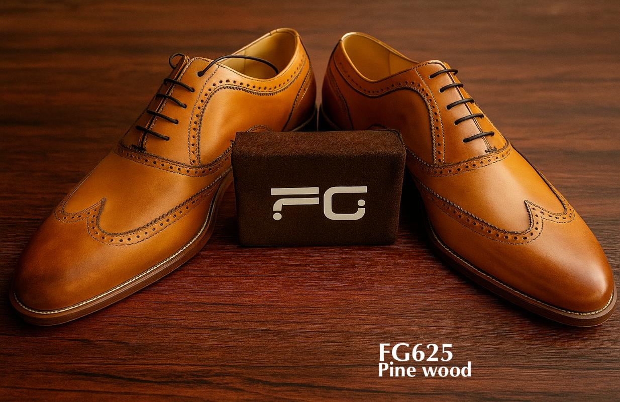 Handgepolijste leren schoen van dennenhout